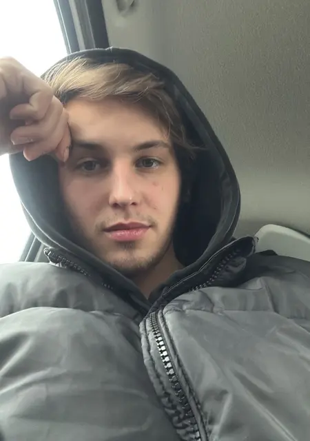 Я Славик, 21, из Перми, ищу знакомство для совместных путешествий