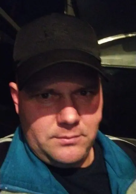 Я Сергей, 25, из Прокопьевска, ищу знакомства без обязательств