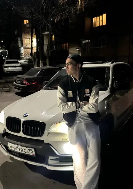 Азамат из Владикавказа, мне 19, познакомлюсь для приятного времяпровождения