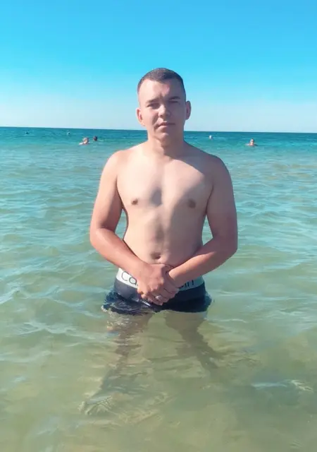 Владислав из Нефтеюганска, мне 24, познакомлюсь на одну ночь