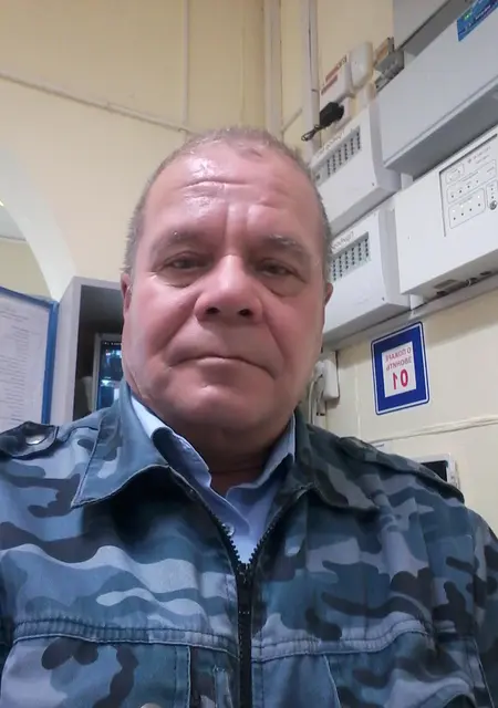 Влад из Новочебоксарска, мне 64, познакомлюсь на одну ночь