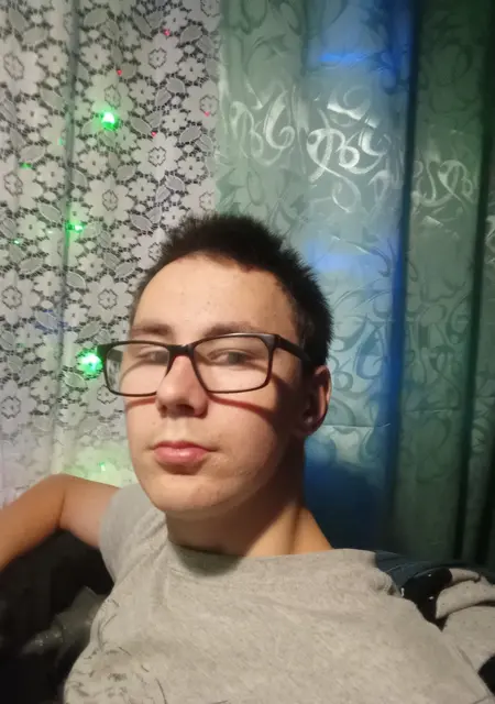 Сережа из Киришей, мне 19, познакомлюсь без обязательств