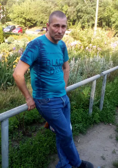 Виталий из Кропивницкого, мне 49, познакомлюсь на одну ночь