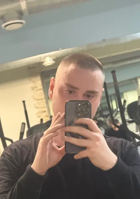 Александр из Людинова, мне 23, познакомлюсь для приятного времяпровождения