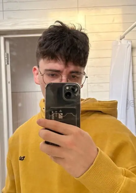 Я Otctantee, 19, из Уфы, ищу знакомство для приятного времяпровождения