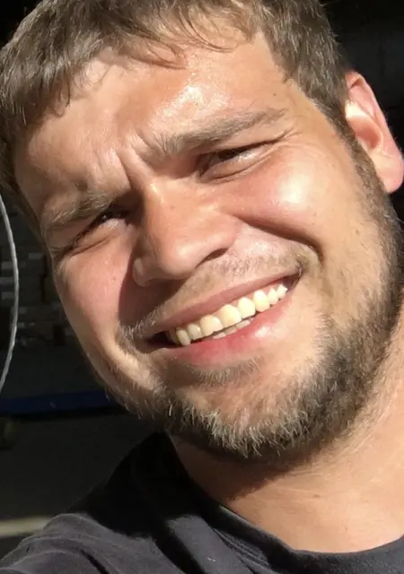 Я Андрей, 31, из Нижневартовска, ищу знакомство для постоянных отношений