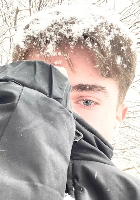 Я Максим, 18, из Рязани, ищу знакомства без обязательств