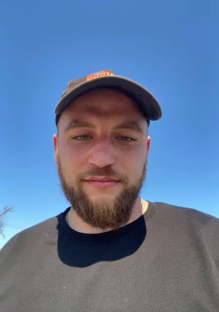 Adam из Керчи, мне 27, познакомлюсь на одну ночь