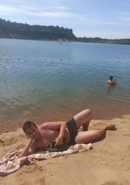 Я Артем, 20, из Пушкина, ищу знакомство для постоянных отношений