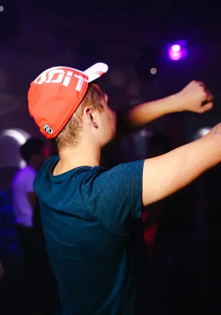 Я Alex, 29, из Обнинска, ищу знакомства без обязательств