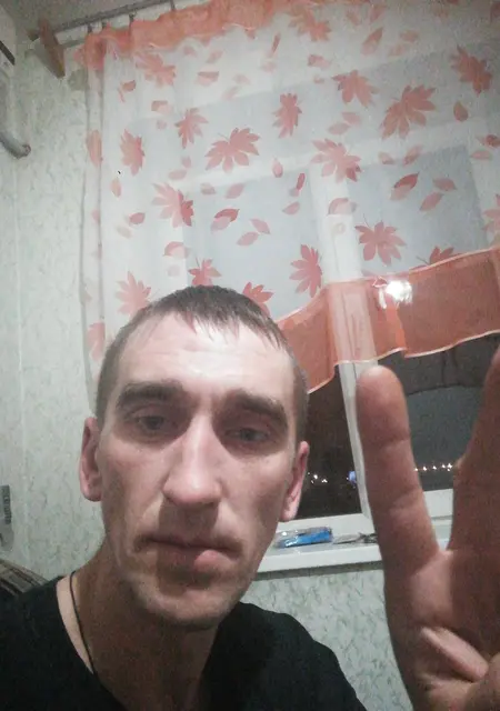 Я Максим, 40, знакомлюсь для приятного времяпровождения в Энгельсе