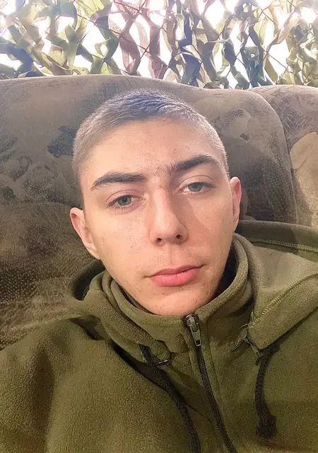 Я Владислав, 20, из Новороссийска, ищу знакомства без обязательств