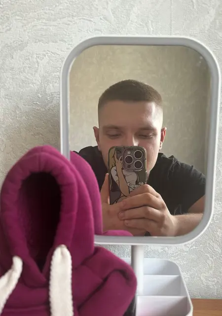 Я Кирилл, 24, из Артема, ищу знакомство для приятного времяпровождения