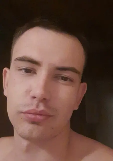 Я Вова, 28, из Уссурийска, ищу знакомство для приятного времяпровождения