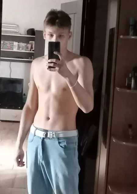 Я Егор, 20, из Йошкар-Олы, ищу знакомства без обязательств