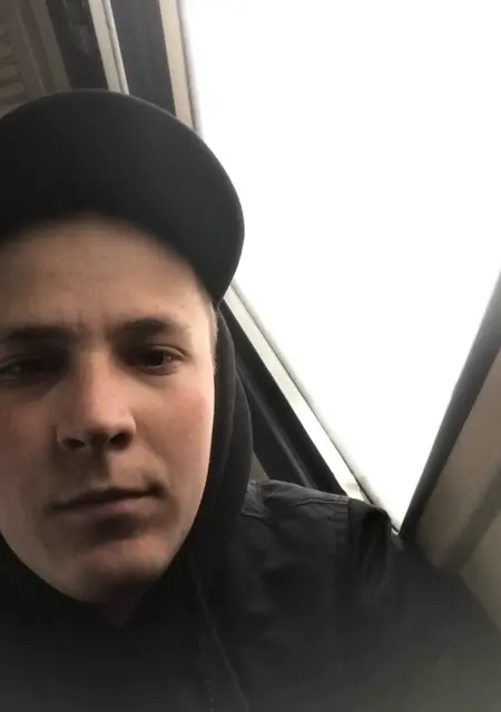 Александр из Коврова, мне 26, познакомлюсь без обязательств