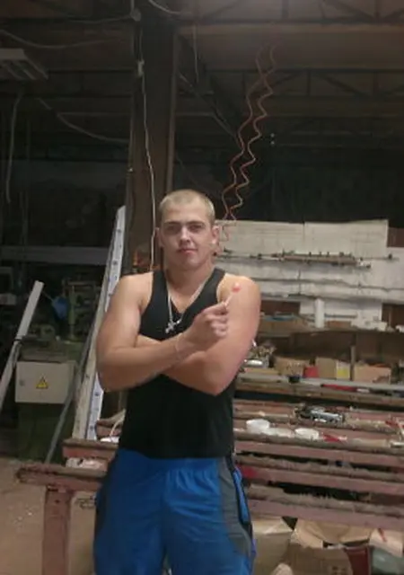 Павлик из Артема, мне 36, познакомлюсь для приятного времяпровождения