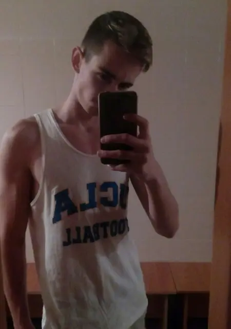 Максим из Феодосии, мне 25, познакомлюсь без обязательств