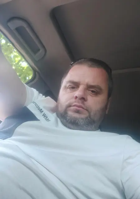 Я Денис, 43, из Манчестера, ищу знакомство для приятного времяпровождения