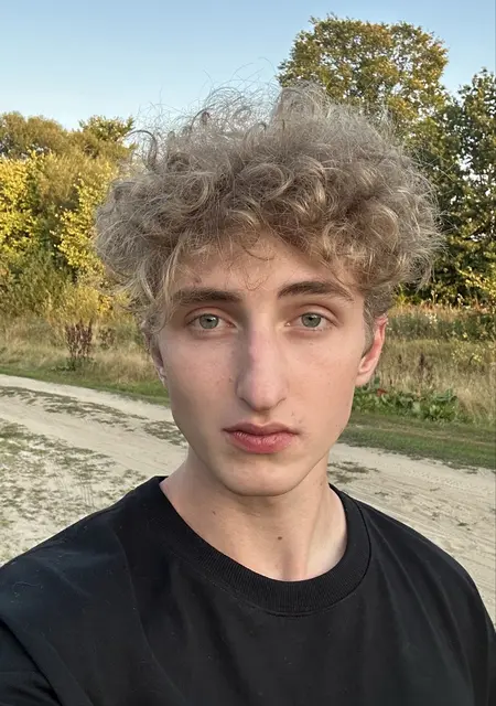 Я Егор, 21, из Брянска, ищу знакомства без обязательств