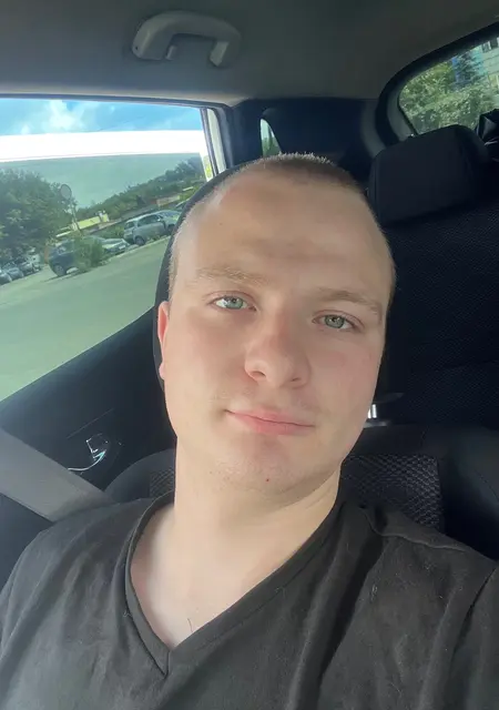 Я Илья, 22, из Белова, ищу знакомства на одну ночь