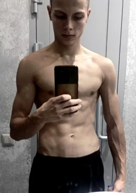 Я Михаил, 22, из Моршанска, ищу знакомства без обязательств