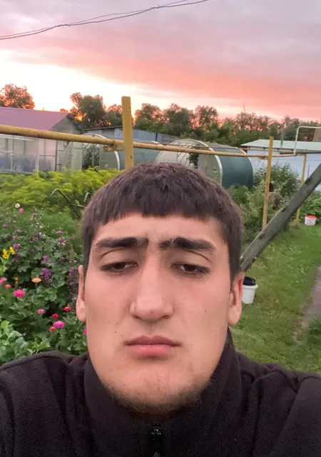 Я Данил, 23, из Бузулука, ищу знакомства на одну ночь