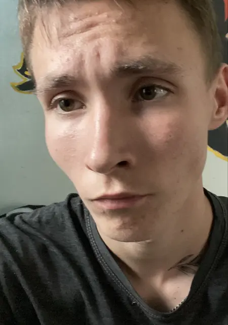 Я Александр, 19, из Улан-Удэ, ищу знакомства на одну ночь