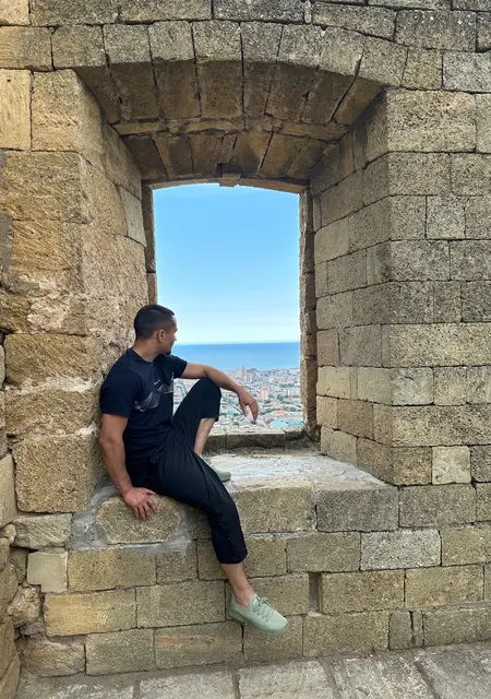 Я Адам, 36, из Альметьевска, ищу знакомства без обязательств