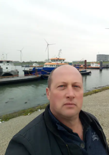 Игорь из Херсона, ищу на сайте знакомства без обязательств