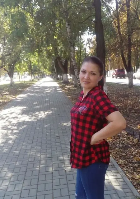 Я Эмма, 47, из Гукова, ищу знакомство для постоянных отношений