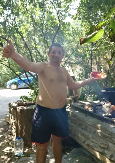 Я Ден, 46, из Севастополя, ищу знакомства на одну ночь