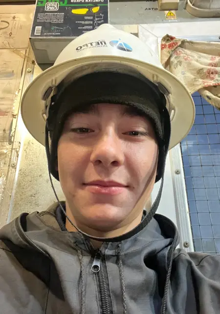 Я Даниил, 23, из Ханты-Мансийска, ищу знакомства на одну ночь