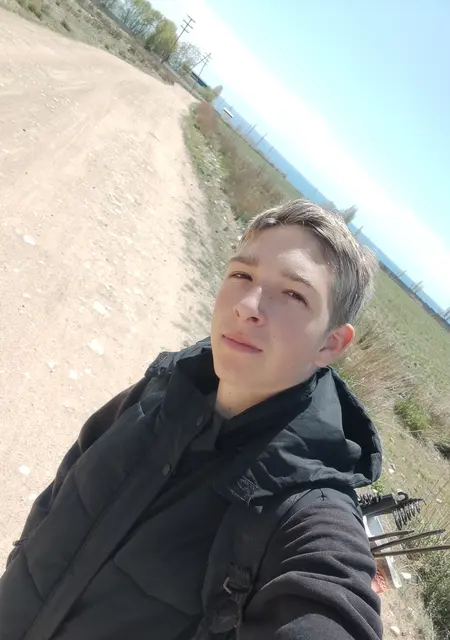 Я Иван, 19, из Сургута, ищу знакомства без обязательств