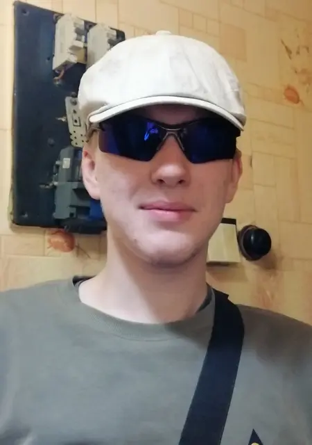 Я Марк, 24, из Азова, ищу знакомства без обязательств