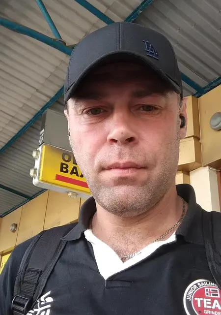 Гена из Донецка, мне 43, познакомлюсь на одну ночь