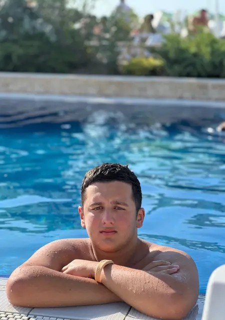 Хусейн из Курска, мне 19, познакомлюсь для вирта