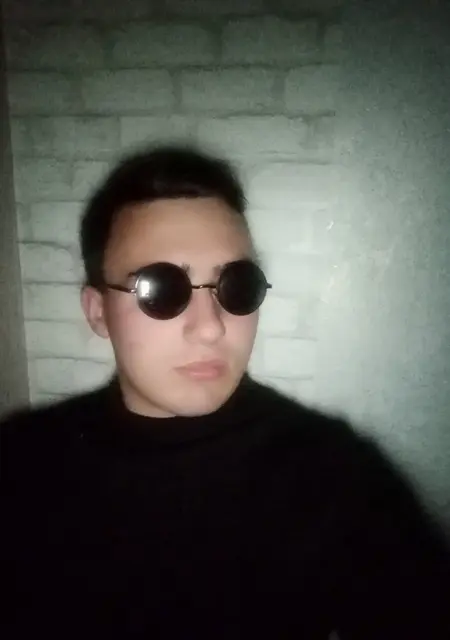 Я Алексей, 21, знакомлюсь на одну ночь в Пскове