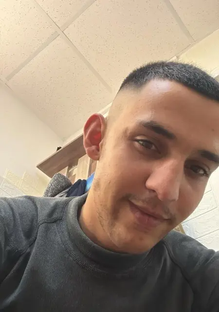 Я Макс, 21, из Москвы, ищу знакомство для постоянных отношений