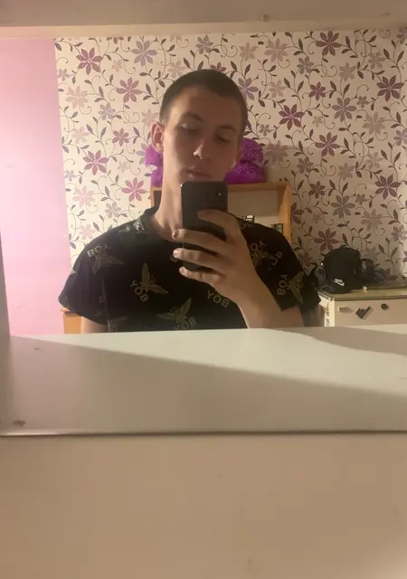 Я Рустам, 19, из Ульяновска, ищу знакомство для постоянных отношений