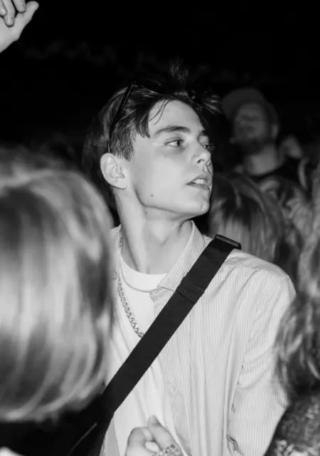 Я George, 20, знакомлюсь для открытые отношения в Волжском