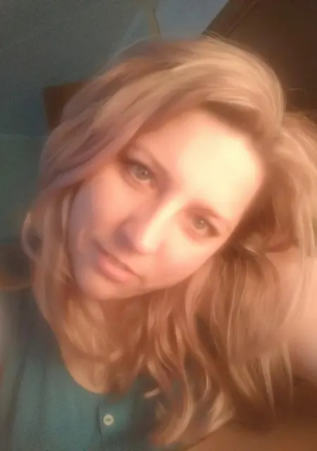 Я Аня, 44, из Иванова, ищу знакомство для приятного времяпровождения