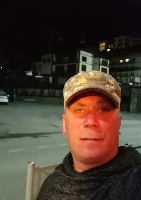 Я Алексей, 45, из Симферополя, ищу знакомство для приятного времяпровождения